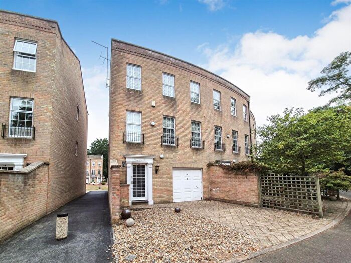 4 Bedroom Town House For Sale In Lindsay Road, Branksome Park, Poole, BH13