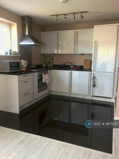 2 Bedroom Flat To Rent In Wilmot House, London, SE11