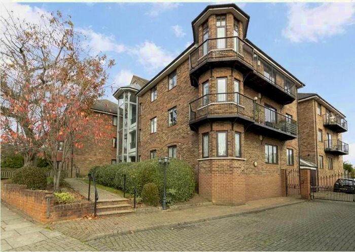 2 Bedroom Flat To Rent In Park View Road, London, W5