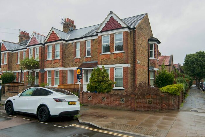 1 Bedroom Flat To Rent In Chilton Road, Richmond, TW9
