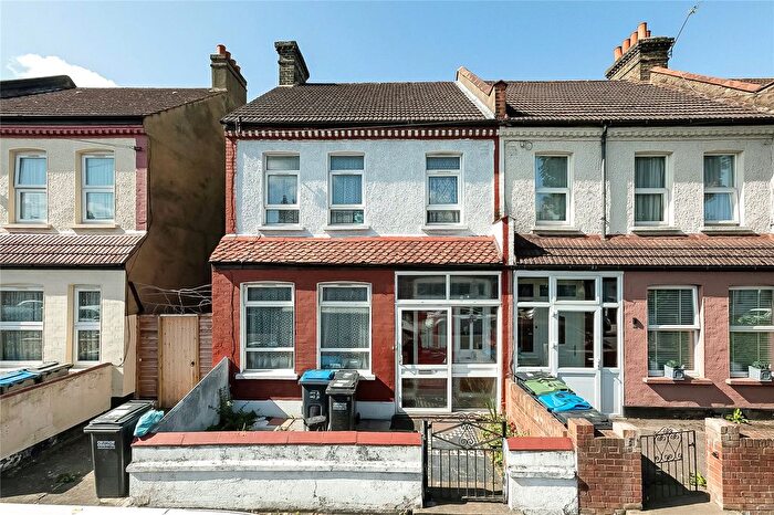 3 Bedroom Semi-detached House For Sale In Trafford Road, Thornton Heath, CR7