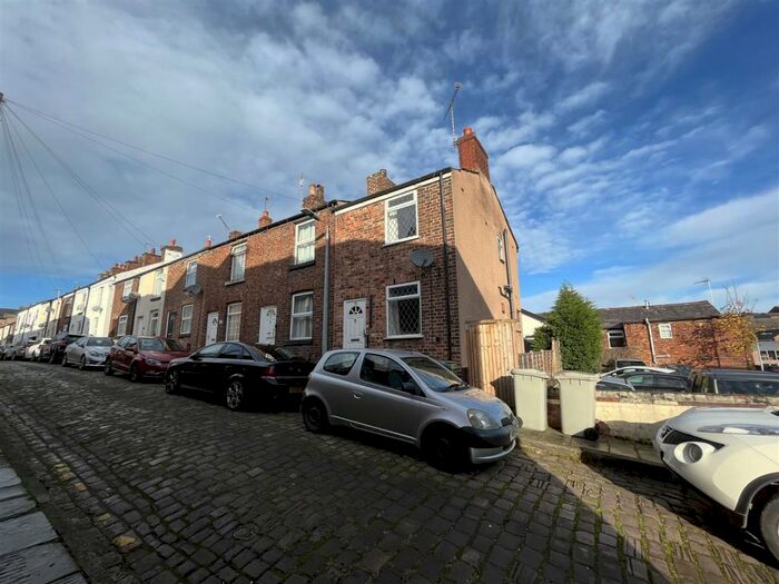 2 Bedroom House To Rent In Pierce Street, Macclesfield, SK11
