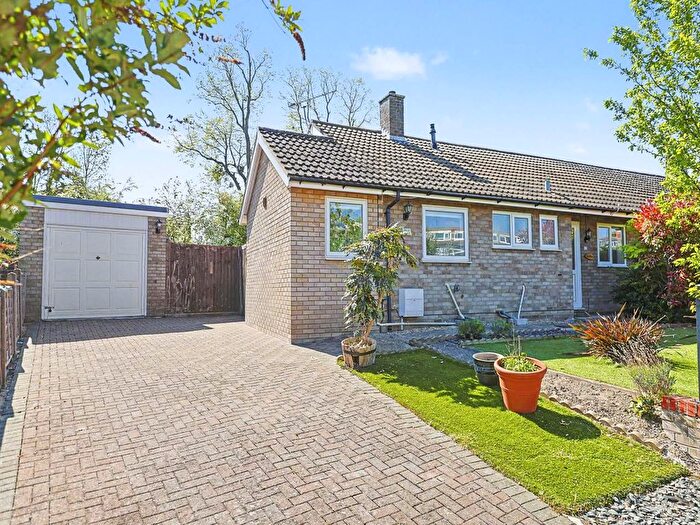 2 Bedroom Bungalow For Sale In Leete Place, Royston, SG8