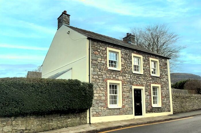 4 Bedroom Detached House For Sale In Llangattock, Crickhowell, Powys, NP8