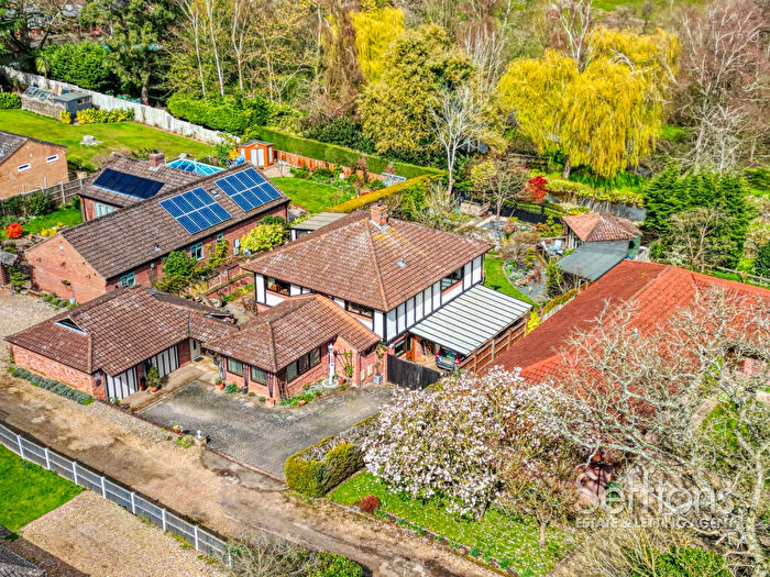 3 Bedroom Detached House For Sale In East Avenue, Brundall, Norwich, Norfolk, NR13