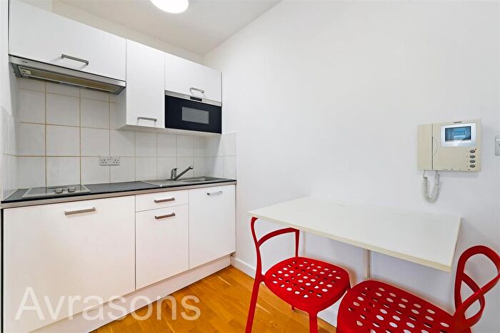 Studio To Rent In Brixton Road, London, SW9