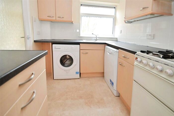 1 Bedroom Flat To Rent In Chanctonbury Gardens, Sutton, Surrey, SM2