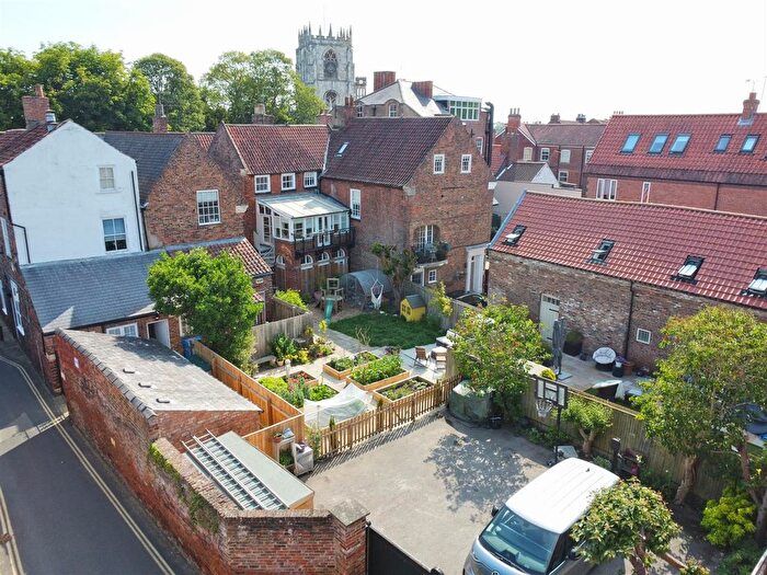 6 Bedroom Town House For Sale In North Bar Within, Beverley, HU17