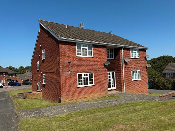 1 Bedroom Flat To Rent In Balliol Road, Daventry, Sf., NN11