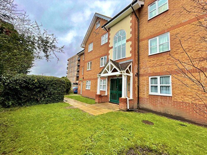 2 Bedroom Flat To Rent In Lincoln Court, SL1