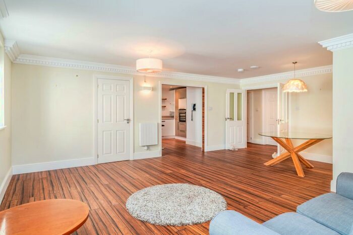 3 Bedroom Apartment To Rent In Imperial Apartments, Southampton, SO14