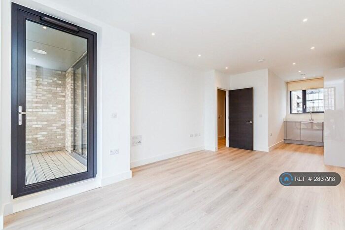 1 Bedroom Flat To Rent In Tide Waiters House, London, E14