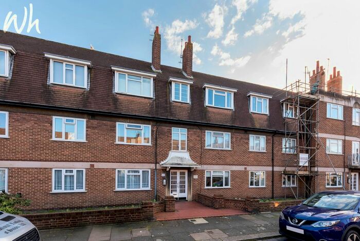 2 Bedroom Flat To Rent In Sheridan Mansions, Sheridan Terrace, Hove, East Sussex, BN3