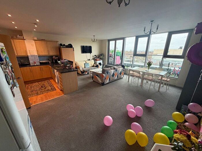 2 Bedroom Flat To Rent In London Road, London, SW16