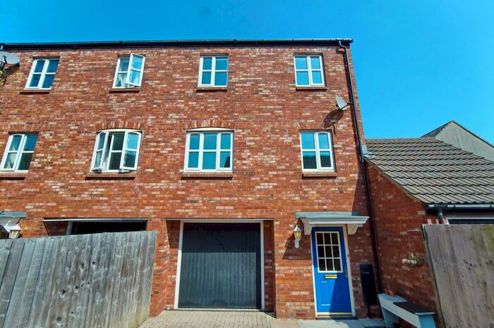 5 Bedroom Town House To Rent In Star Avenue, Stoke Gifford, Bristol, BS34