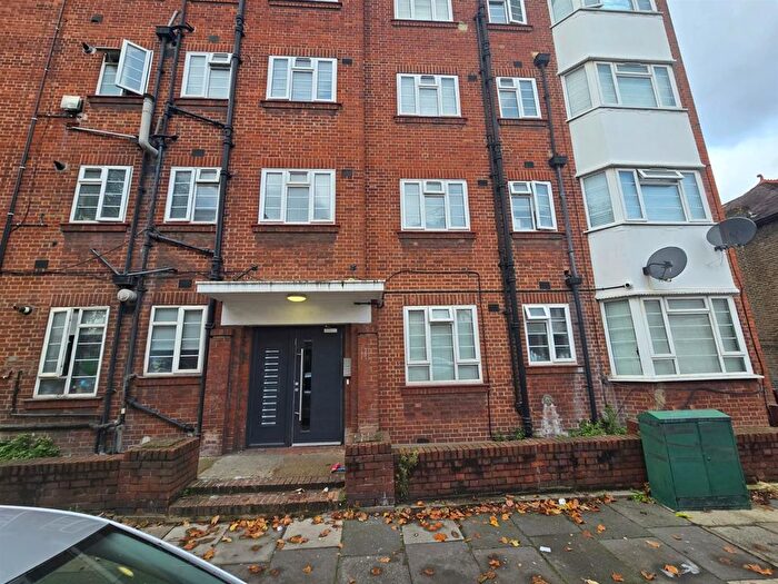 2 Bedroom Flat To Rent In East Vale, The Vale, London, W3