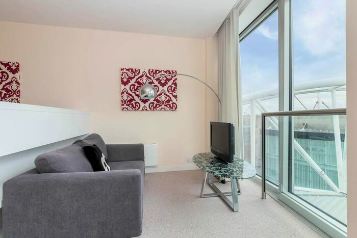 Studio To Rent In Rotunda, New Street, B2