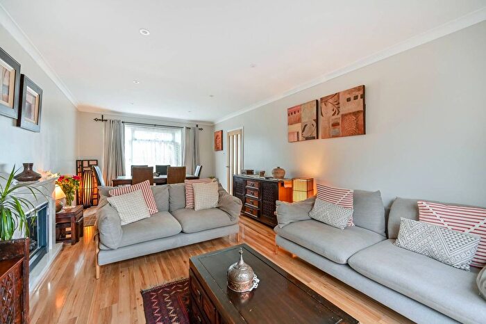 4 Bedroom Detached House To Rent In Cleveland Gardens, Worcester Park, KT4