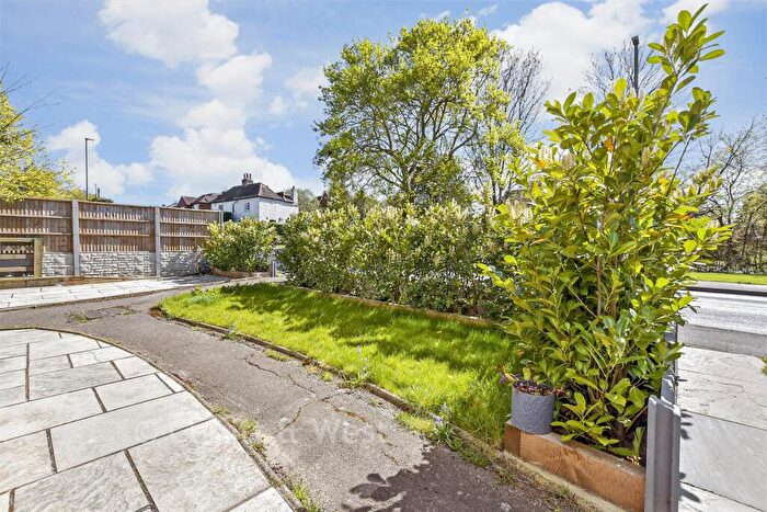 2 Bedroom Maisonette For Sale In West Hill, Epsom, Surrey, KT19