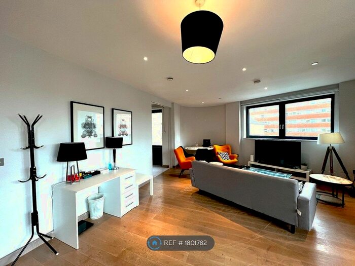 3 Bedroom Flat To Rent In Dray House, London, SW18