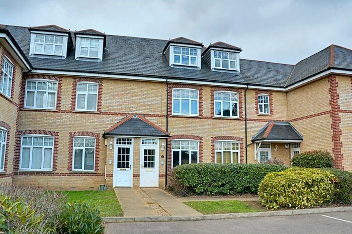 2 Bedroom Flat To Rent In Rainsborough Court, Hertford, SG13