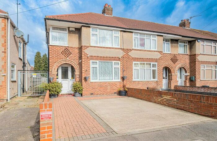 3 Bedroom End Terrace House For Sale In Bourne Avenue, Hayes, UB3