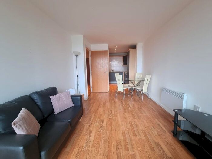 2 Bedroom Flat To Rent In Whitehall Quay, Leeds, West Yorkshire, LS1