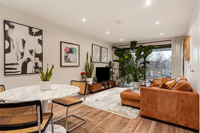 2 Bedroom Flat For Sale In Wallis Road, London, E9