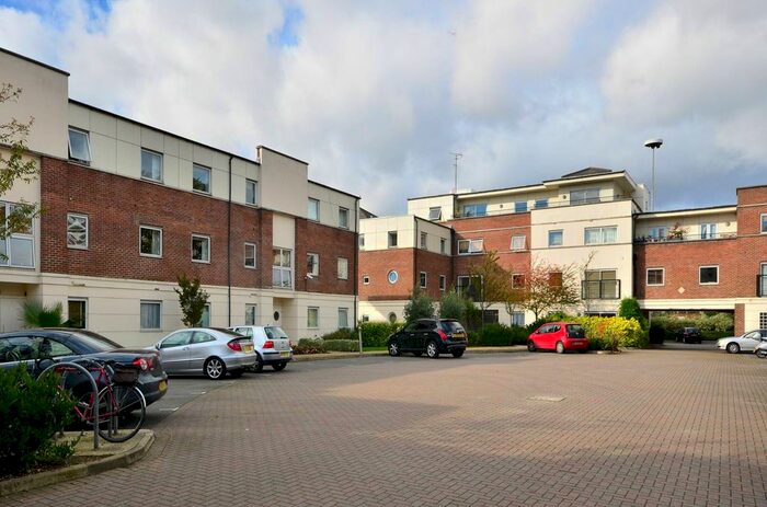 3 Bedroom Flat To Rent In Mill Pond Close, Nine Elms, London, SW8