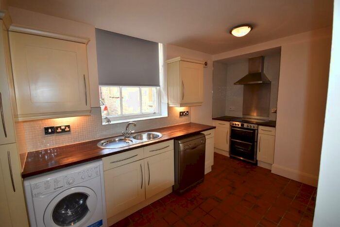1 Bedroom Flat To Rent In Wynnstay Hall Estate, Ruabon, LL14