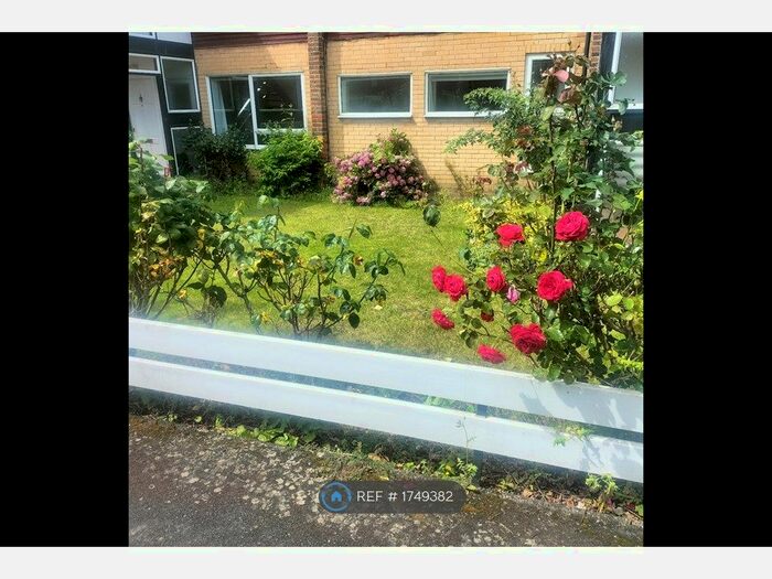 2 Bedroom Flat To Rent In Keensacre, Iver Heath, SL0