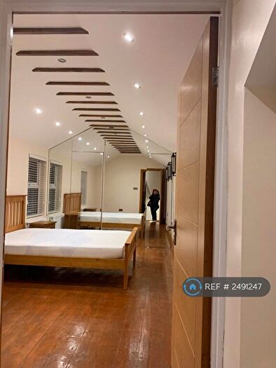 3 Bedroom Flat To Rent In Blue Anchor Lane, London, SE16