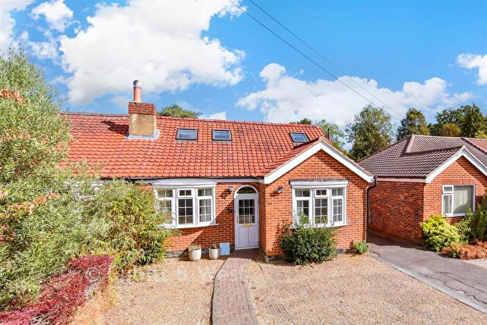 4 Bedroom Chalet For Sale In Cannonside, Fetcham, Leatherhead, Surrey, KT22