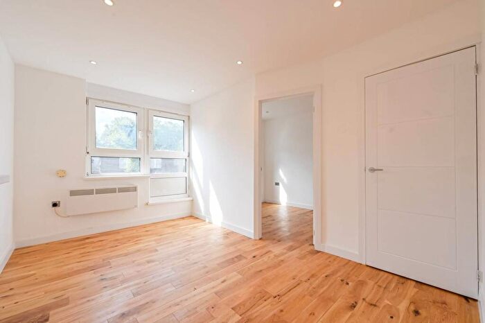 1 Bedroom Flat To Rent In Roebourne Way, , Docklands, London, E16