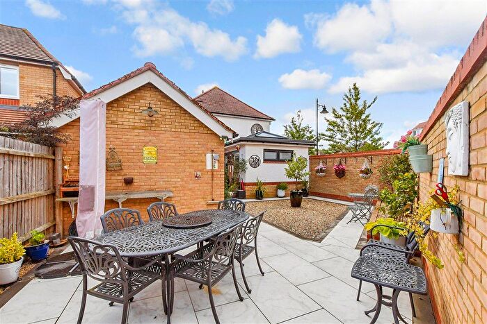3 Bedroom Detached House For Sale In Great Threads, Staplehurst, Kent, TN12