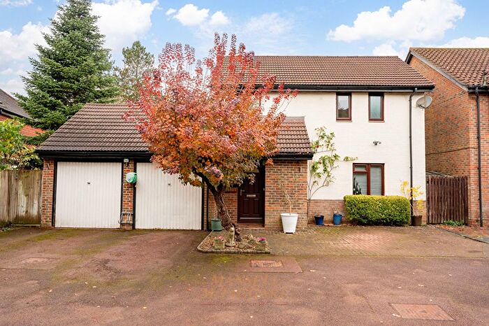 4 Bedroom Detached House For Sale In Carlton Tye, Horley, RH6