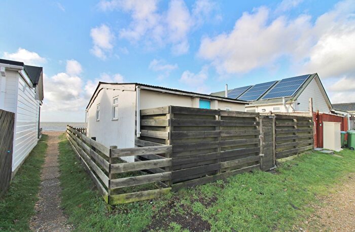 3 Bedroom Chalet For Sale In Meon Road, Hill Head, Fareham, PO14