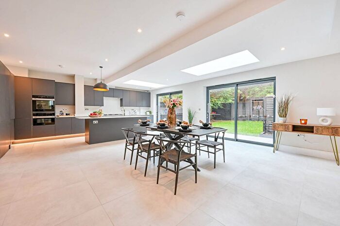 4 Bedroom Semi-Detached House For Sale In Heathfield Road, Acton, London, W3