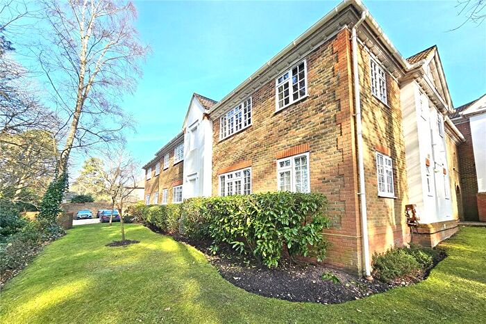 1 Bedroom Flat For Sale In Fairway Heights, Camberley, Surrey, GU15