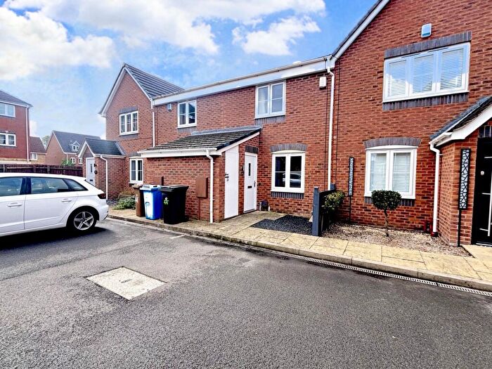 2 Bedroom Town House To Rent In Panama Circle, City Point, DE24