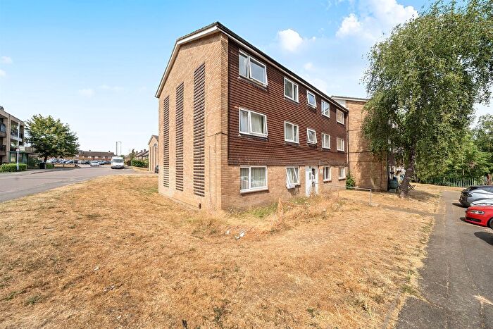 1 Bedroom Flat For Sale In Holyrood Crescent, St. Albans, AL1