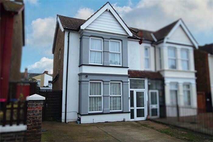 4 Bedroom Semi Detached House For Sale In Honiton Road, Southend-On-Sea, SS1