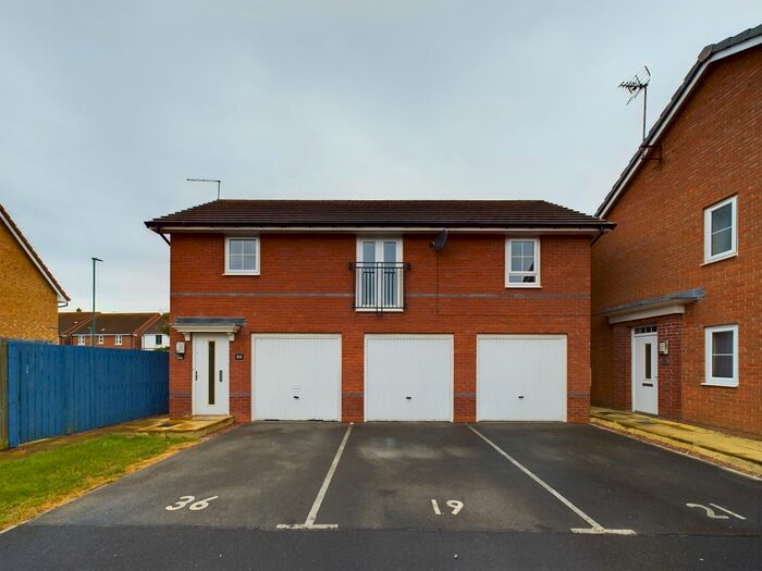 2 Bedroom Flat To Rent In Brompton Park, Kingswood, HU7