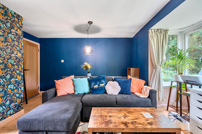 1 Bedroom Apartment For Sale In Linwood Close, London, SE5