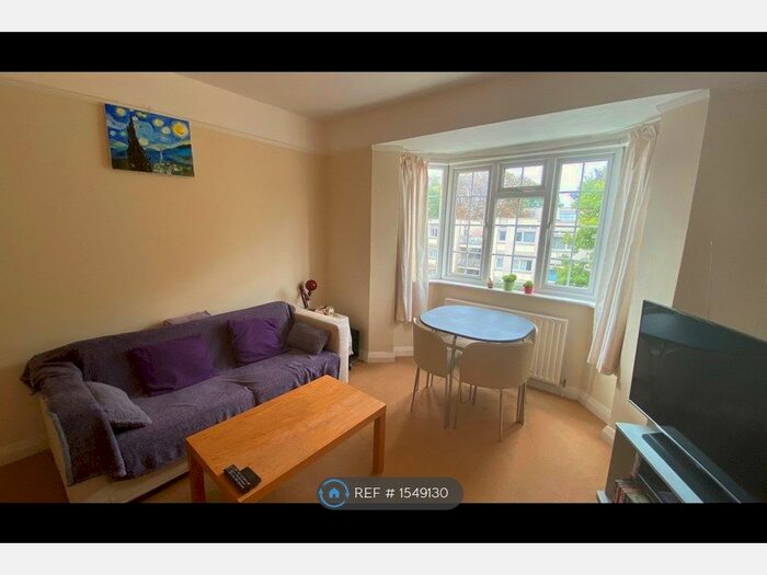 2 Bedroom Flat To Rent In North Lodge, London, SW4
