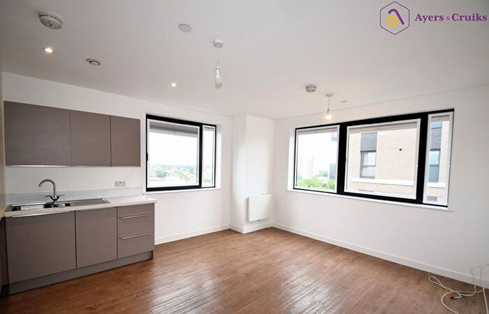 2 Bedroom Flat To Rent In Victoria Avenue, Southend On Sea, Essex, SS2