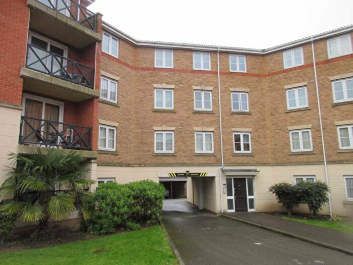 2 Bedroom Flat To Rent In Retort Close, Southend, SS1