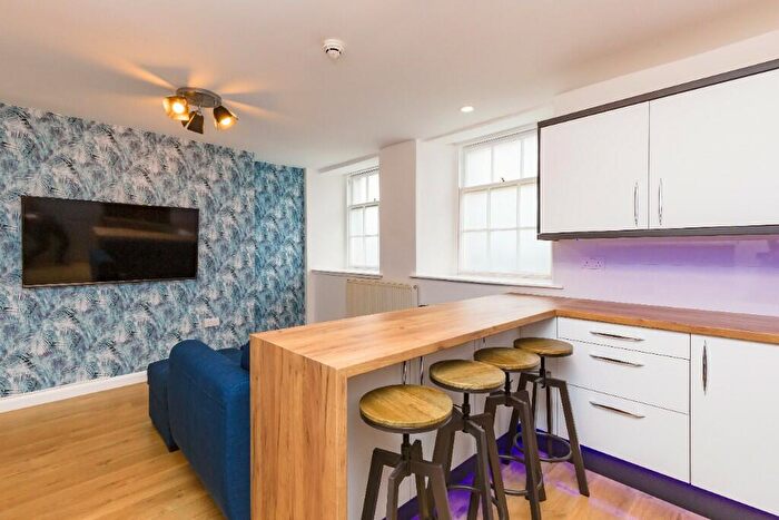 6 Bedroom Apartment To Rent In Leazes Terrace, Newcastle Upon Tyne, NE1