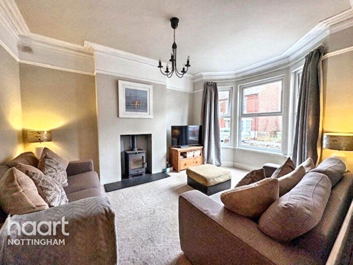 4 Bedroom Semi-Detached House For Sale In Percival Road, Nottingham, NG5