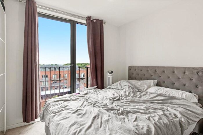 2 Bedroom Flat To Rent In Hastings Road, Canary Wharf, E16